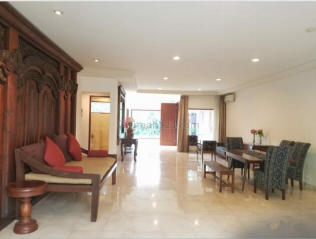 Rumah Modern di Kemang Dalam Ada Kolam Renang, Kemang, Jakarta Selatan