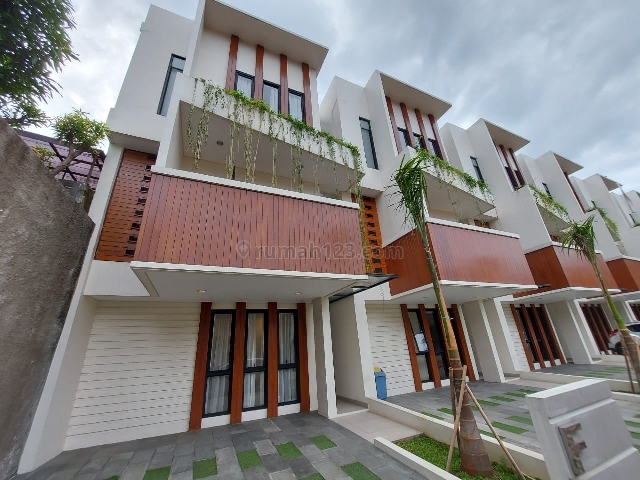 Rumah Modern Tropis Cocok Untuk Pasangan Muda di Cilandak, Cilandak, Jakarta Selatan