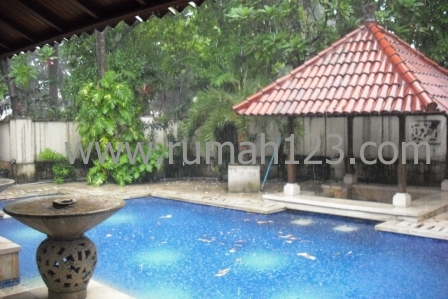 Rumah Nuansa Villa di Pondok Indah, Pondok Indah, Jakarta Selatan