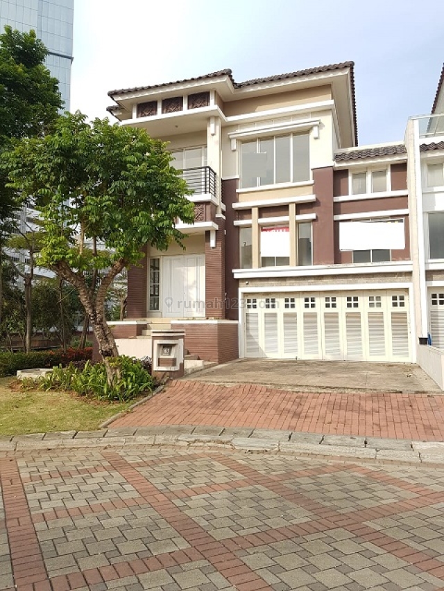 RUMAH CROWN GOLF BEST VIEW DANAU SAMPING & BELAKANG & DEPAN VIEW TAMAN, Pantai Indah Kapuk, Jakarta Utara