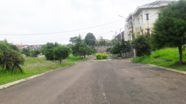 Tanah Luas di Setraduta Cypress Boulevard Kota Bandung Hadap Barat Laut Harga Oke bisa Nego, Setra Duta, Bandung