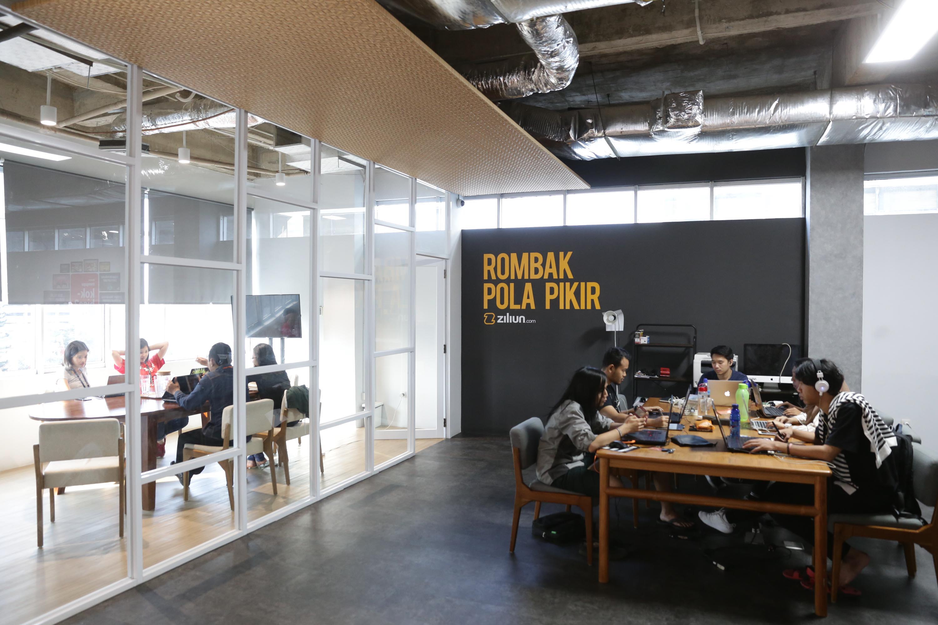 'Menantang' Dunia dari Co-Working Space Rumah123.com 'Menantang' Dunia dari Co-Working Space Rumah123.com