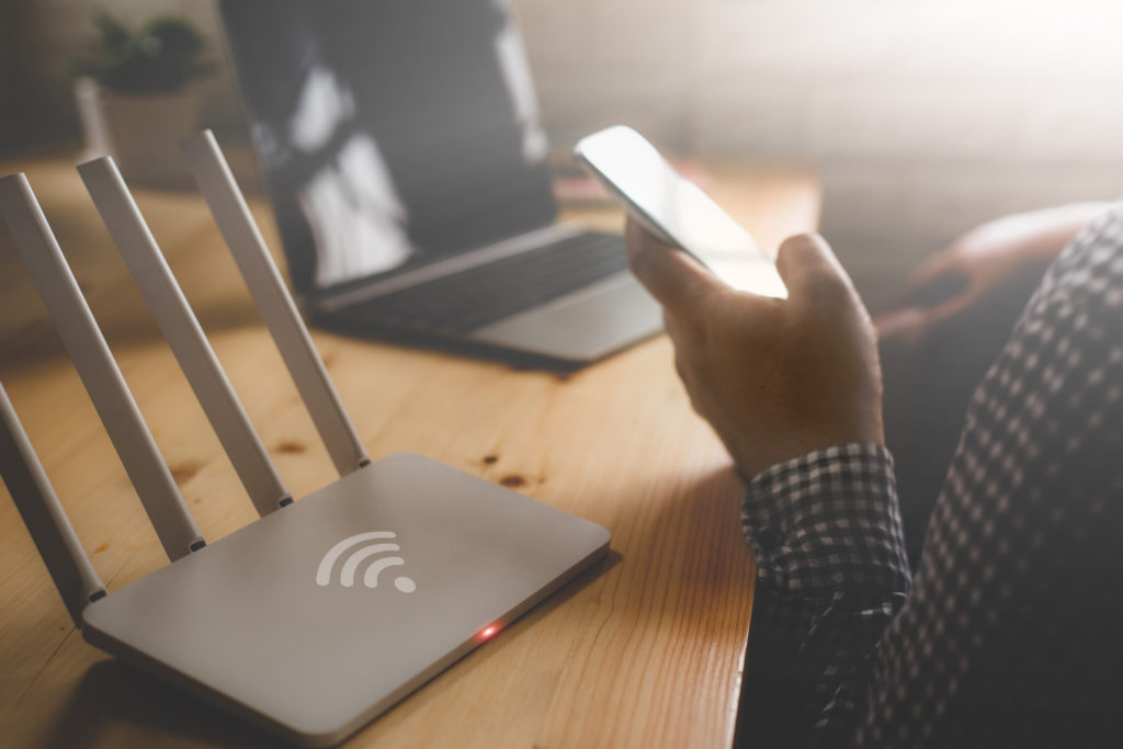 Ada banyak trik yang bisa digunakan untuk membuat sinyal WiFi di rumah jadi lebih kencang - Rumah123.com