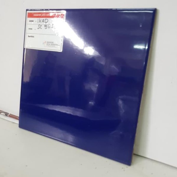 Keramik Biru Tua 20×20 Ikad SC