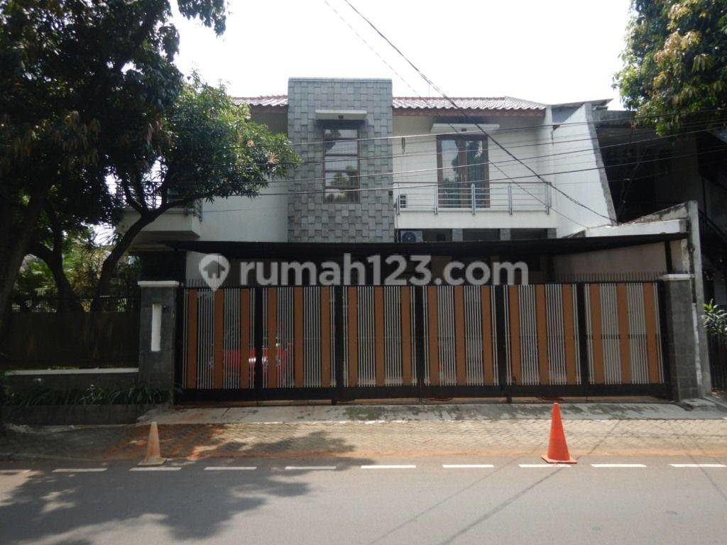 rumah mewah di Kebayoran Baru