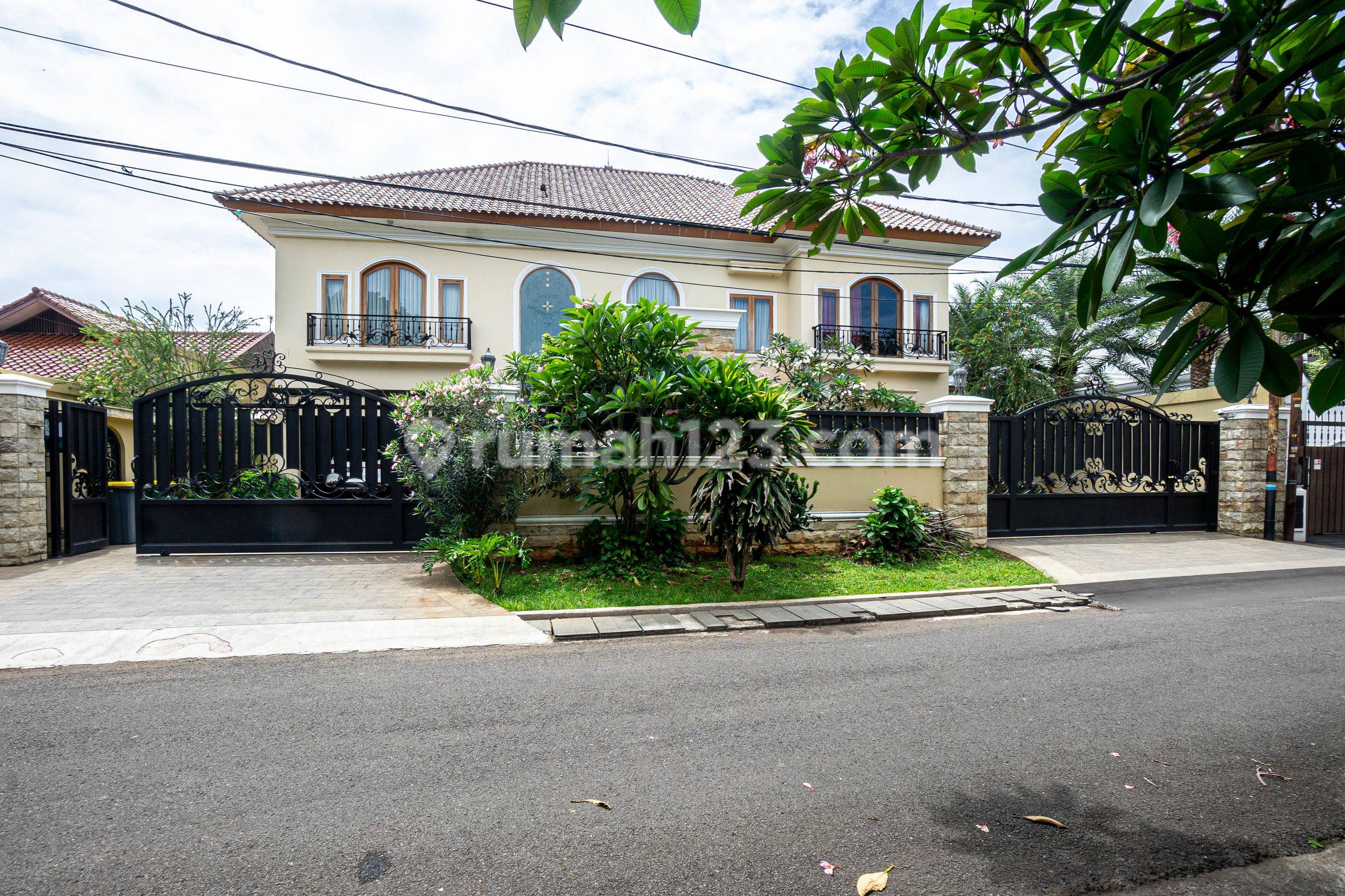 Rumah mewah di ragunan 2