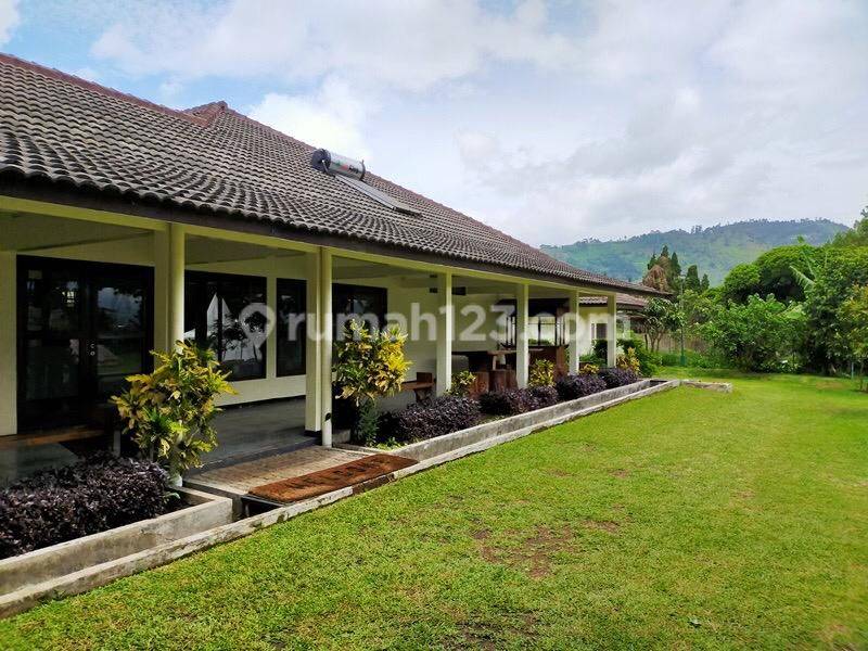 Rumah mewah di lembang 1