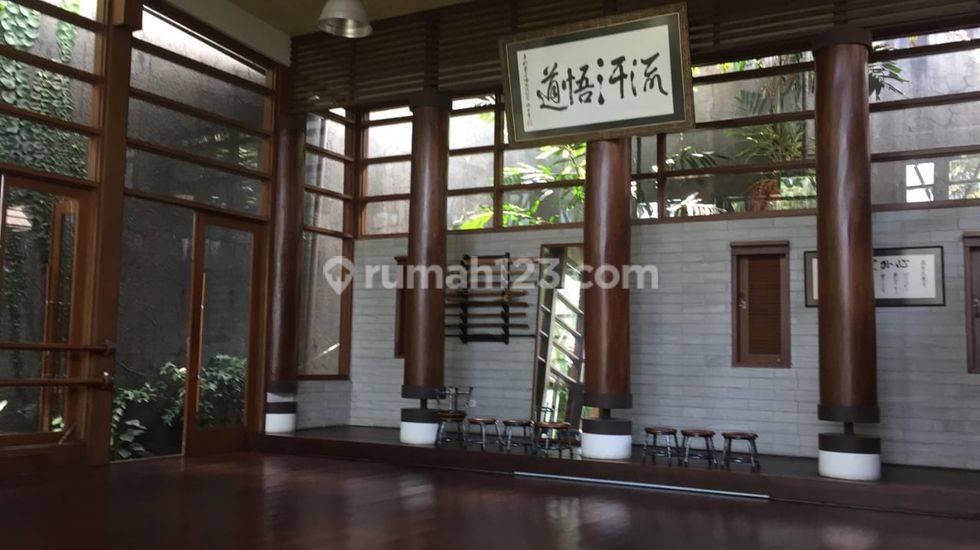 rumah villa mewah