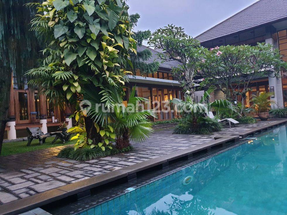 rumah villa mewah 2