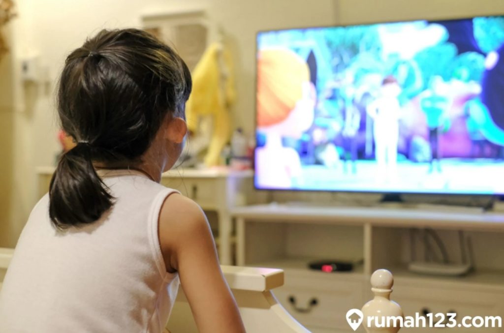 jarak aman menonton tv