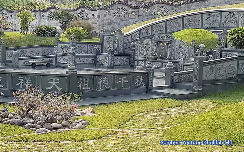 makam megah pemilik gudang garam