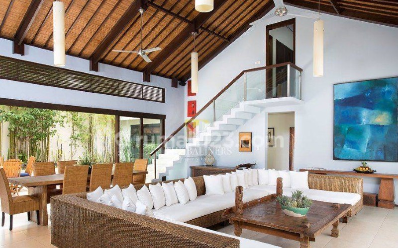 img-responsive ruang keluarga villa mewah di bali