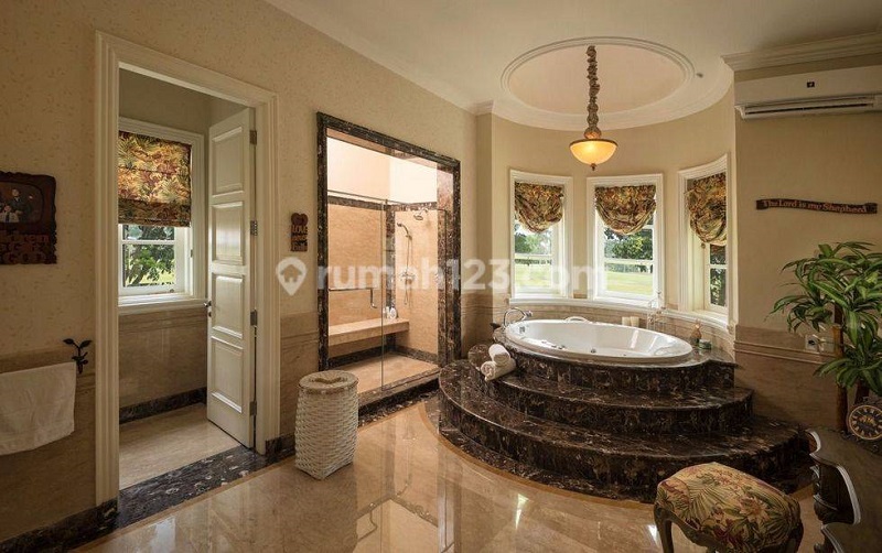 Rumah crazy rich indonesia jacuzzi