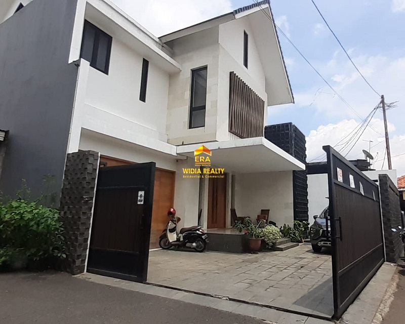 Rumah 3 lantai di Jakarta Selatan