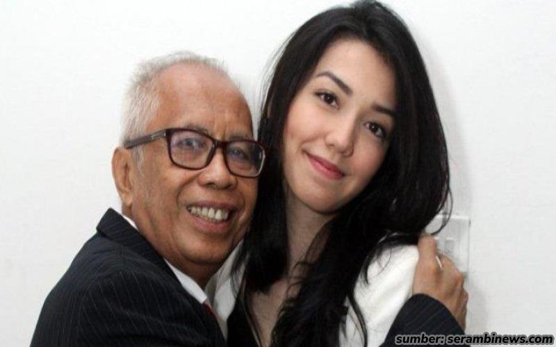 artis perempuan punya bapak pejabat