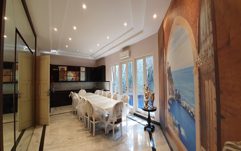 Ruang Makan Rumah Sultan Tema Eropa