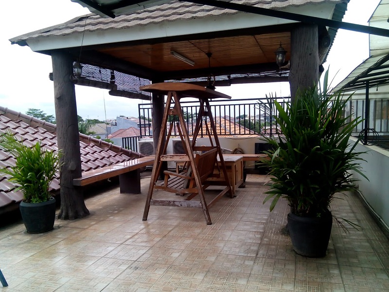 Rumah crazy rich jakarta barat megah