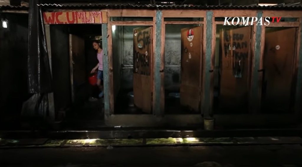 wc umum rumah kolong tol