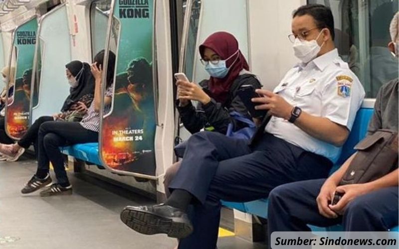 anies baswedan pulang kerja naik mrt